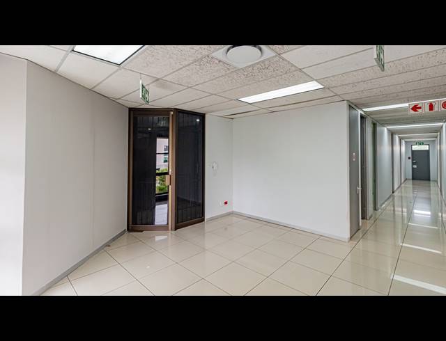 240M² OFFICE TO LET IN DUNKELD WEST